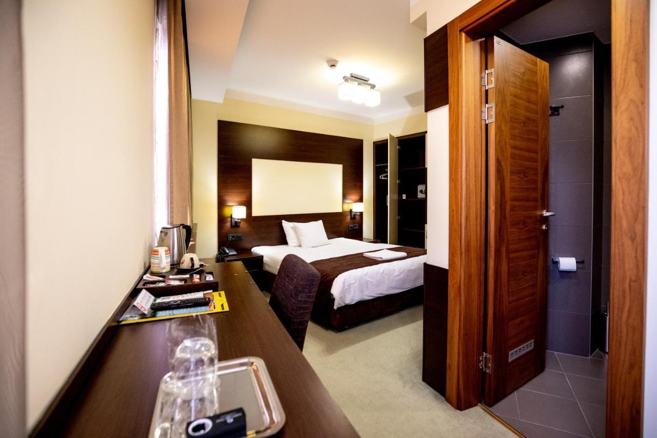 טוזלה Boutique Hotel Golden Star מראה חיצוני תמונה