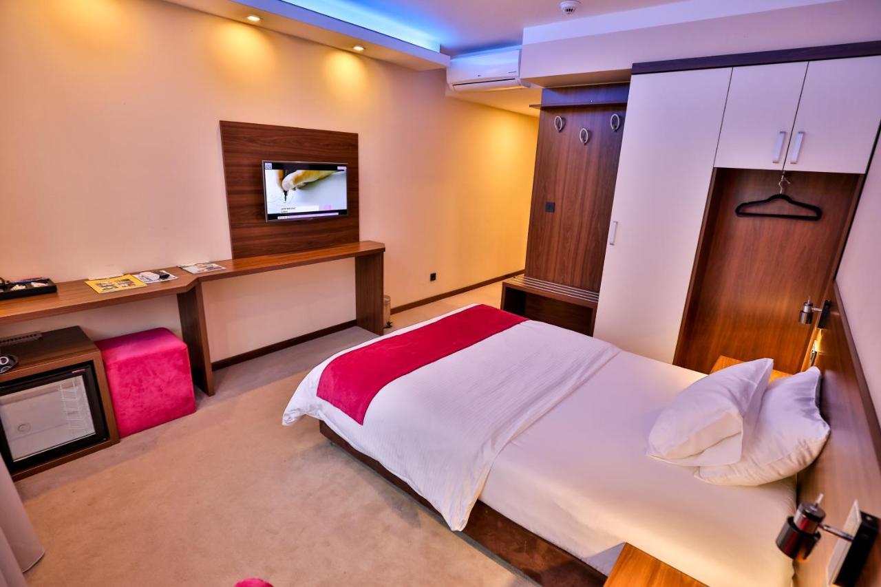 טוזלה Boutique Hotel Golden Star מראה חיצוני תמונה