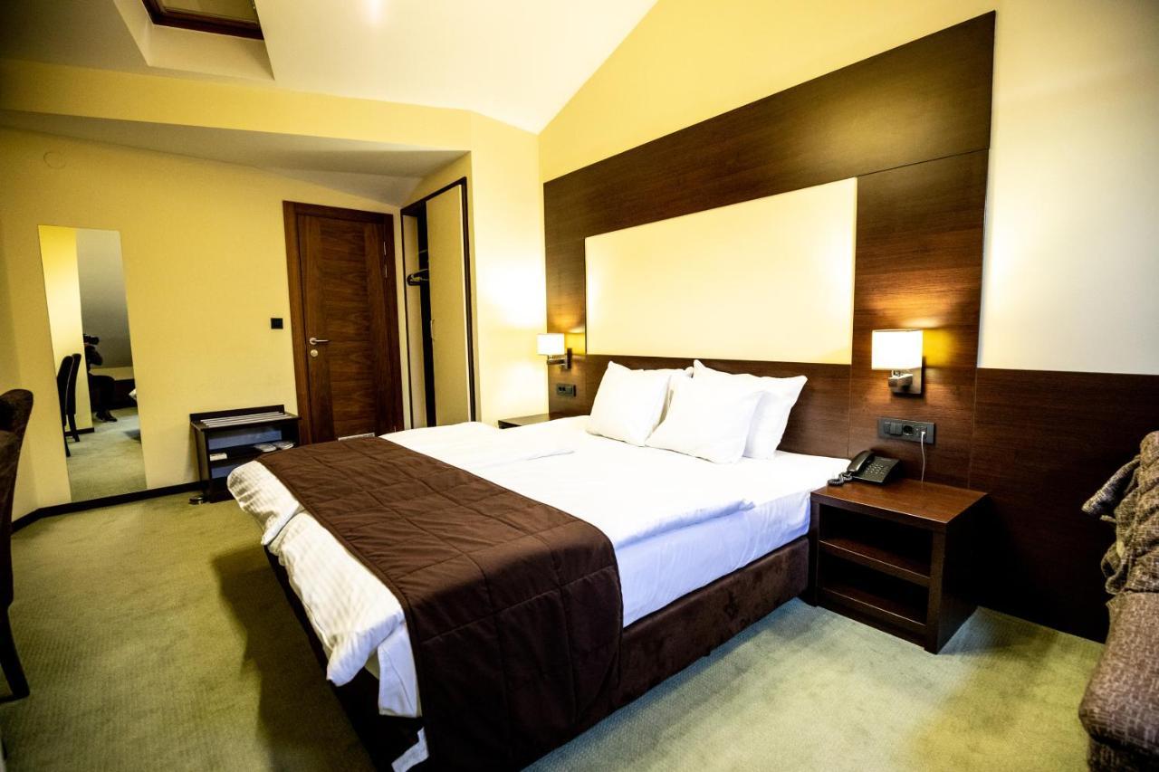 טוזלה Boutique Hotel Golden Star מראה חיצוני תמונה