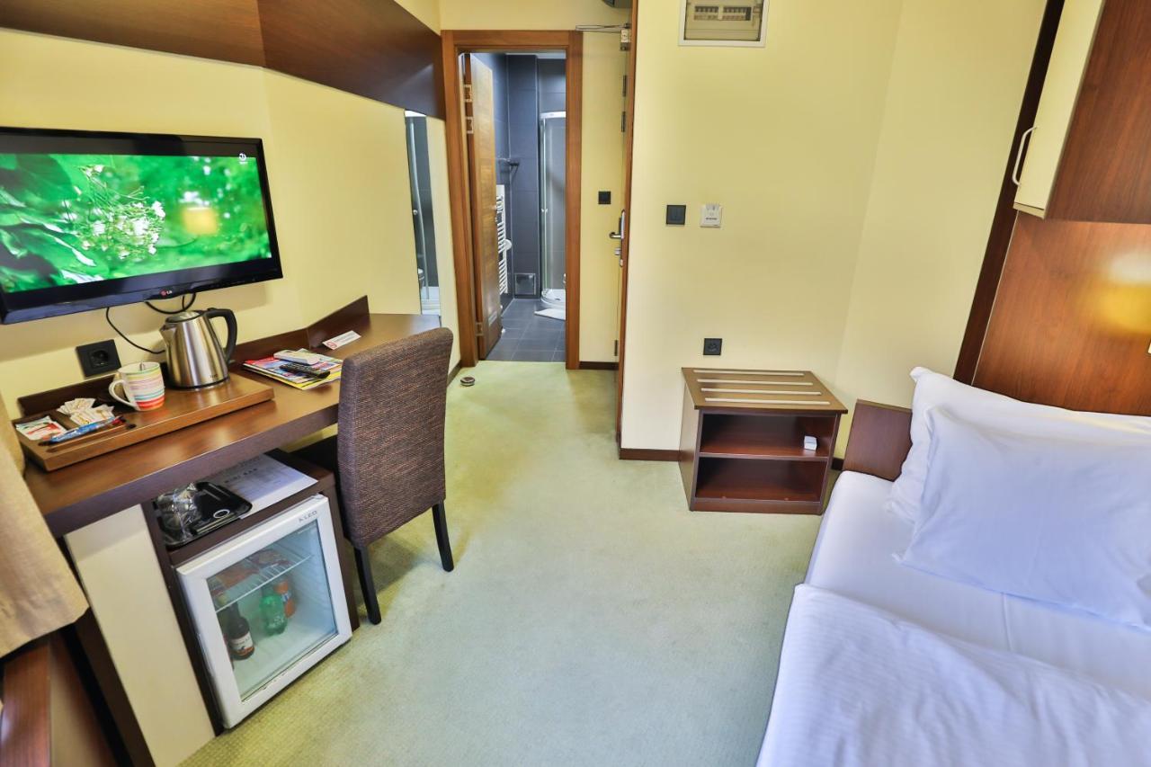 טוזלה Boutique Hotel Golden Star מראה חיצוני תמונה