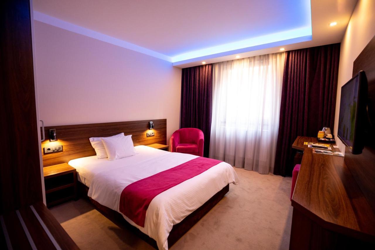 טוזלה Boutique Hotel Golden Star מראה חיצוני תמונה