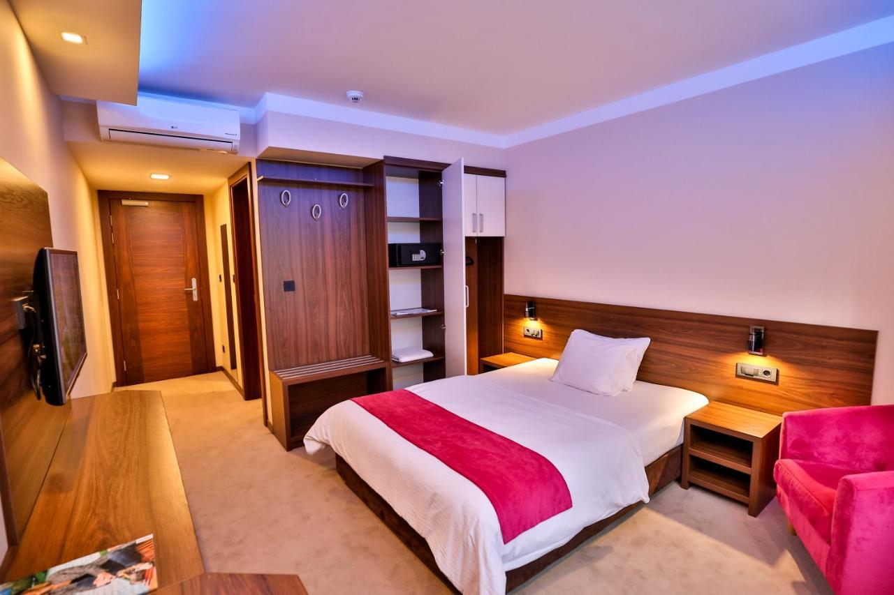טוזלה Boutique Hotel Golden Star מראה חיצוני תמונה