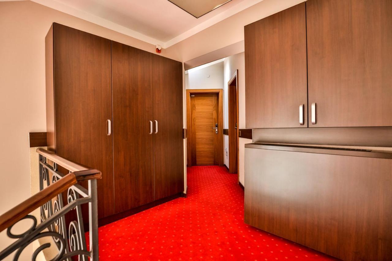 טוזלה Boutique Hotel Golden Star מראה חיצוני תמונה
